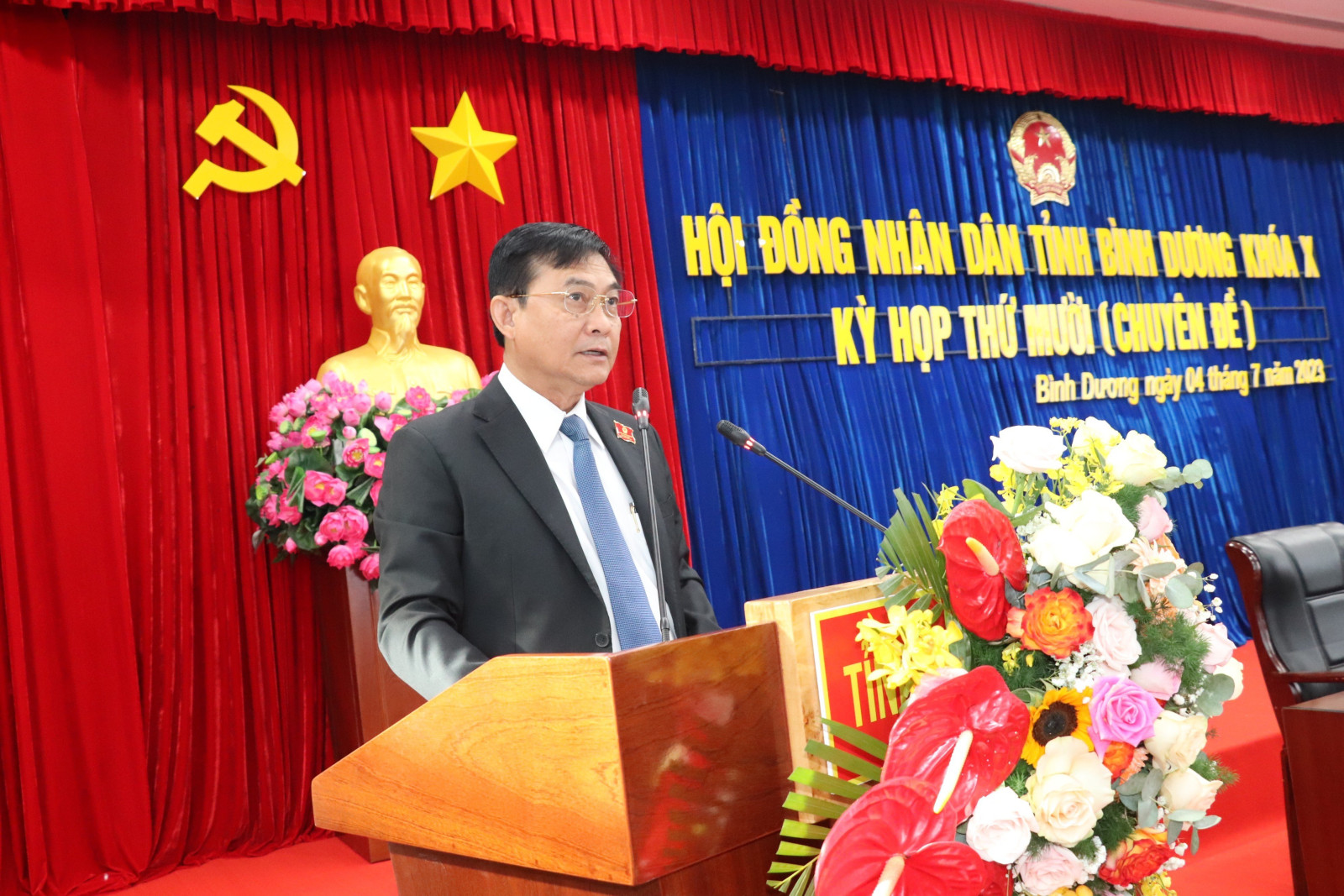 Đồng chí Nguyễn Văn Lộc, Chủ tịch HĐND tỉnh phát biểu khai mạc kỳ họp.